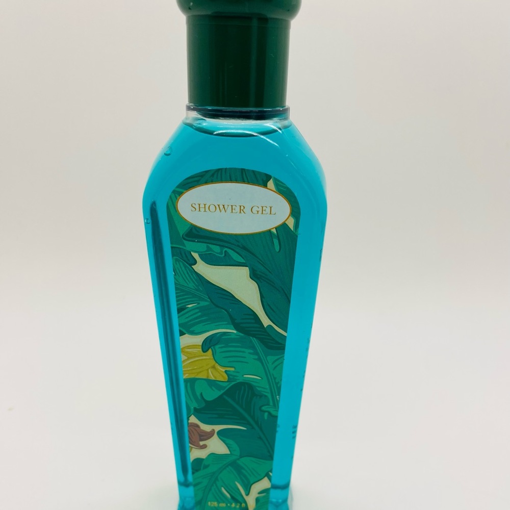 NWT Beverly Hills Hotel Natura Shower Gel. 4.2 oz. Fresh scent.